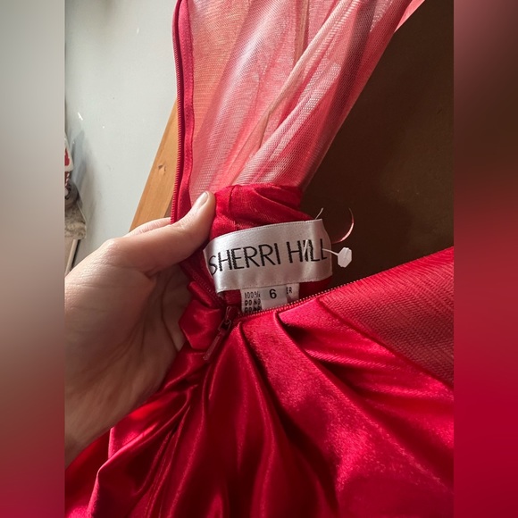 Size 6 Sherri Hill Red Prom Dress (can fit like a 2/4) - Picture 4 of 8